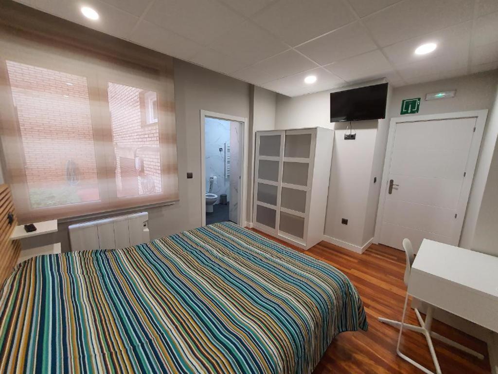 Pension Guggenheim Riverview Hbi01297 Бильбао Экстерьер фото